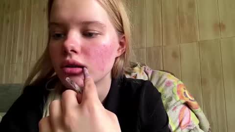 Snapshot of juligwartney chatting on July 7, 1:48 pm Malin online show from July 7, 1:48 pm
