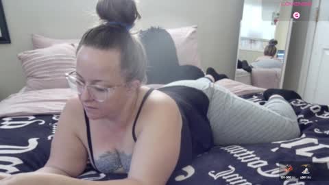 Snapshot of julimonroe chatting on December 18, 3:11 pm Juli Monroe online show from December 18, 3:11 pm