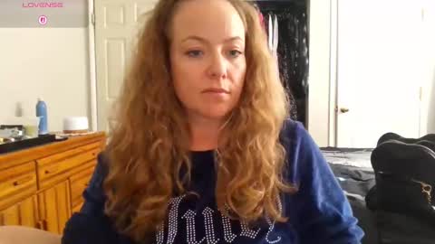 Snapshot of julimonroe chatting on September 30, 3:39 pm Juli Monroe online show from September 30, 3:39 pm