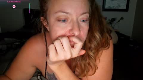 Snapshot of julimonroe chatting on October 7, 2:09 am Juli Monroe online show from October 7, 2:09 am