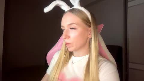 Snapshot of julissariecke chatting on November 26, 5:14 pm Sofie online show from November 26, 5:14 pm