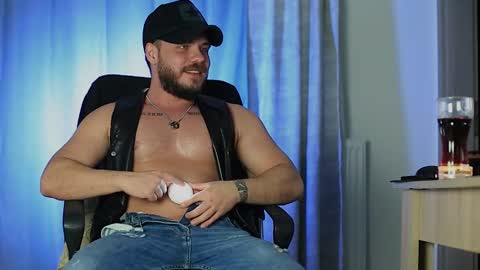 JULiUS   online show from January 6, 12:27 am