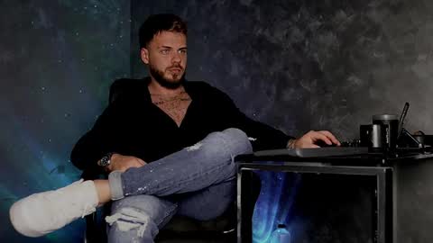 JULiUS   online show from November 15, 8:27 pm