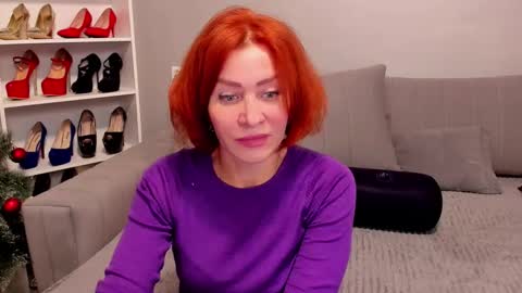 jullia_moor online show from December 22, 1:13 am