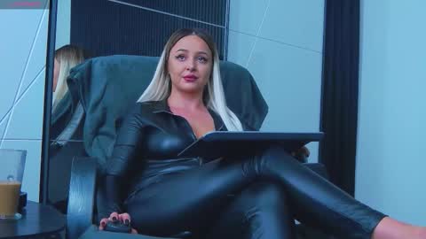 Julia online show from October 18, 9:21 am