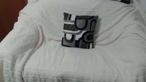 Snapshot of julliemilf chatting on December 14, 7:58 am Julie online show from December 14, 7:58 am