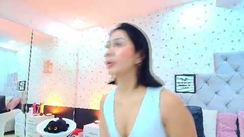 Julieta Reyes   online show from June 25, 11:48 am