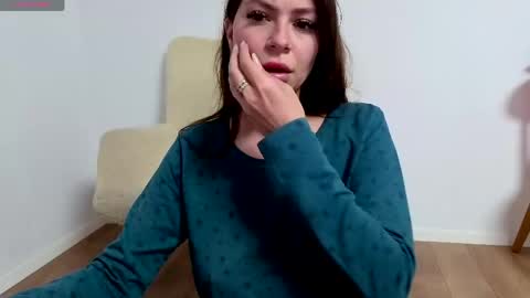 Jully online show from April 30, 7:09 pm