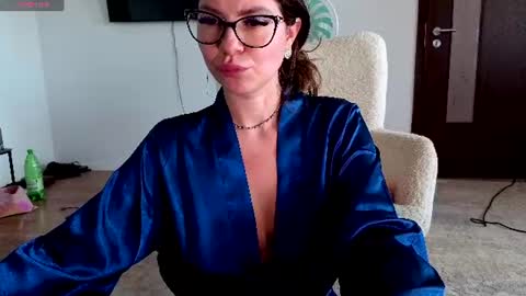 Jully online show from July 4, 12:44 pm