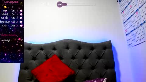 Snapshot of julya_smith_69 chatting on December 19, 5:18 pm Julya Smith online show from December 19, 5:18 pm