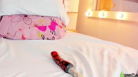 Snapshot of julyanna_ chatting on November 19, 9:15 pm Juliana online show from November 19, 9:15 pm