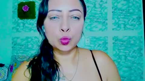 Snapshot of julybravo chatting on July 24, 11:25 pm juliana online show from July 24, 11:25 pm
