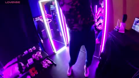 Julie online show from October 18, 1:08 am