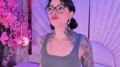 junecollins online show from April 27, 12:58 pm