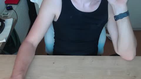 Snapshot of junk2711 chatting on August 3, 5:38 pm junk2711 online show from August 3, 5:38 pm