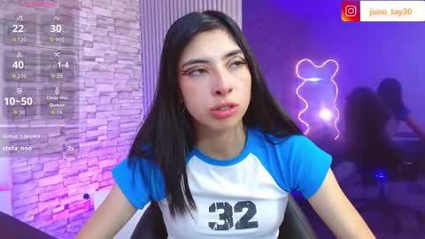 Snapshot of juno_tay chatting on October 3, 7:22 pm JUNO online show from October 3, 7:22 pm