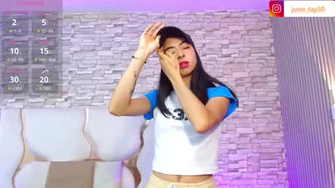 Snapshot of juno_tay chatting on November 6, 11:55 am JUNO online show from November 6, 11:55 am