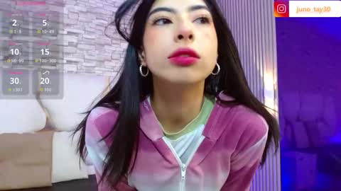 Snapshot of juno_tay chatting on November 12, 12:05 pm JUNO online show from November 12, 12:05 pm