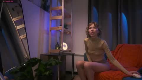 Snapshot of just_carrie chatting on December 5, 11:30 am Caroline but call me Carrie online show from December 5, 11:30 am