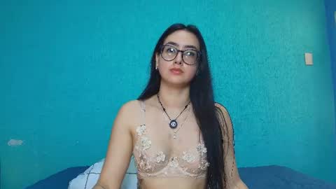 Snapshot of just_isa chatting on June 20, 2:53 pm Isa y Luci online show from June 20, 2:53 pm