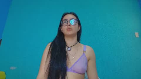 Snapshot of just_isa chatting on June 23, 6:28 pm Isa y Luci online show from June 23, 6:28 pm