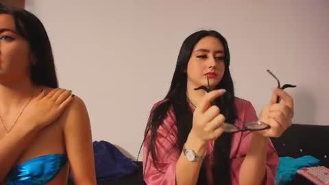 Snapshot of just_isa chatting on July 21, 1:02 pm Isa y Luci online show from July 21, 1:02 pm