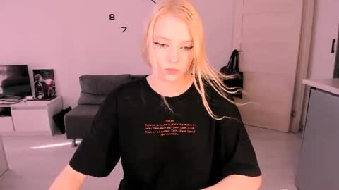 Snapshot of just_jessy_meow chatting on July 25, 2:25 pm JESSY online show from July 25, 2:25 pm