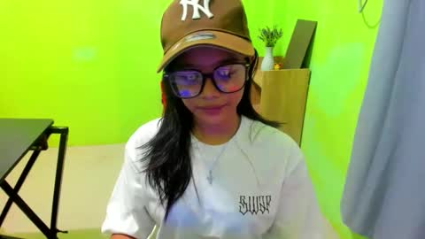 just_julie02 online show from March 17, 8:39 am