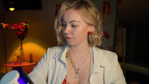 Snapshot of justbarbie chatting on February 14, 9:21 pm Alexa online show from February 14, 9:21 pm