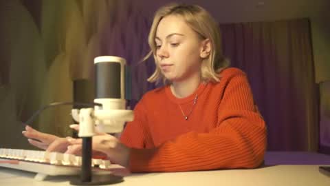 Snapshot of justbarbie chatting on February 20, 3:30 pm Alexa online show from February 20, 3:30 pm