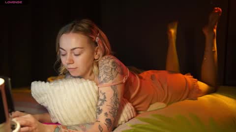 Snapshot of justbarbie chatting on February 25, 9:46 pm Alexa online show from February 25, 9:46 pm