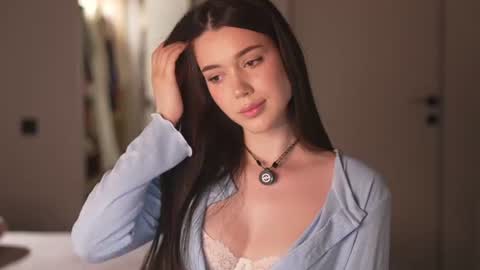 Snapshot of justbarbie_new_ chatting on June 20, 7:49 pm Katarina online show from June 20, 7:49 pm