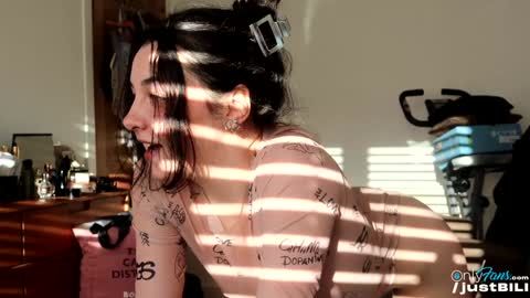 Billie  B  William online show from January 30, 10:08 am