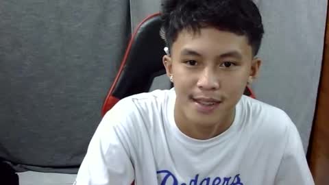 Snapshot of justcallme_james chatting on May 8, 8:19 am James online show from May 8, 8:19 am
