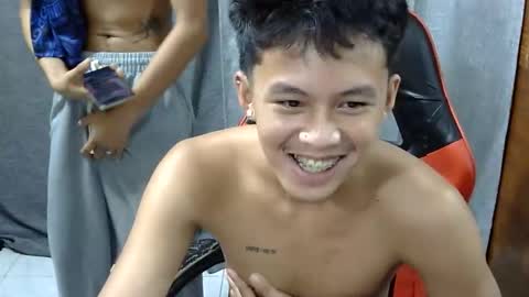 Snapshot of justcallme_james chatting on May 10, 3:12 am James online show from May 10, 3:12 am