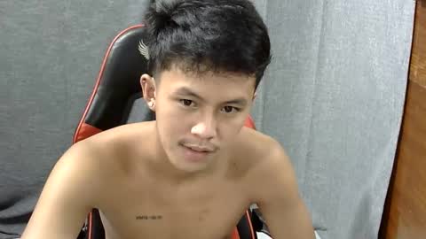 Snapshot of justcallme_james chatting on May 11, 4:29 am James online show from May 11, 4:29 am