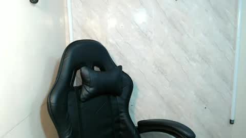 Snapshot of justhewayouare21 chatting on July 5, 9:27 am justhewayouare21 online show from July 5, 9:27 am