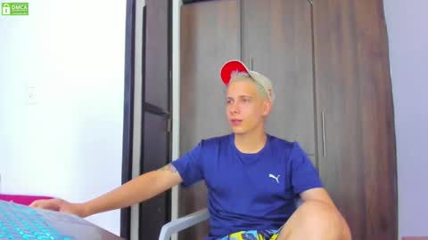 Snapshot of justin_biker chatting on January 6, 6:22 pm justin_biker online show from January 6, 6:22 pm