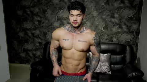 Snapshot of justin_clark1 chatting on February 19, 3:46 am justin clark1 online show from February 19, 3:46 am