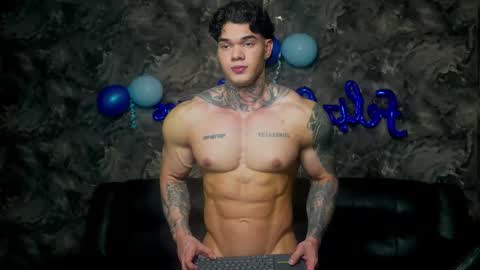 Snapshot of justin_clark1 chatting on March 17, 3:33 am justin clark1 online show from March 17, 3:33 am