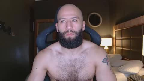 Snapshot of justin_hton chatting on November 24, 9:42 am Justin online show from November 24, 9:42 am