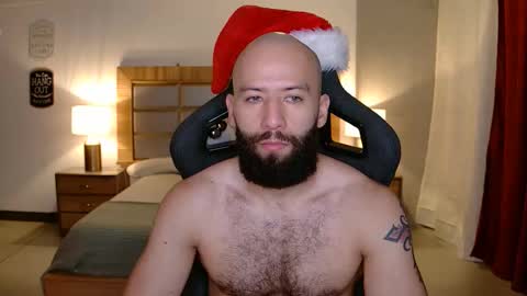 Snapshot of justin_hton chatting on December 4, 10:13 am Justin online show from December 4, 10:13 am