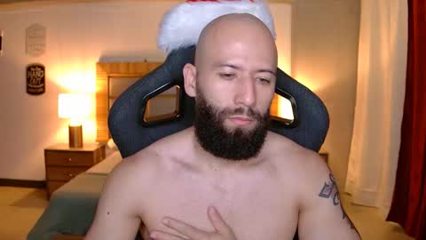 Snapshot of justin_hton chatting on December 20, 8:21 am Justin online show from December 20, 8:21 am