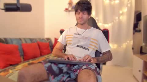 Snapshot of justin_stark1 chatting on December 16, 9:20 pm Diego online show from December 16, 9:20 pm