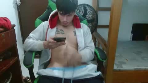 Snapshot of justin_taylor02 chatting on October 5, 2:37 pm justin_taylor02 online show from October 5, 2:37 pm