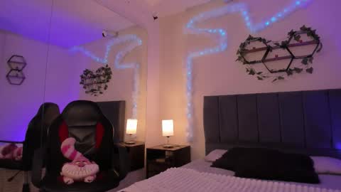 Snapshot of justinbe_ chatting on November 5, 11:21 am Justin online show from November 5, 11:21 am