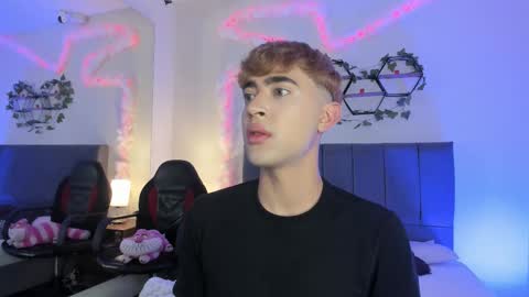 Snapshot of justinbe_ chatting on November 17, 11:27 am Justin online show from November 17, 11:27 am