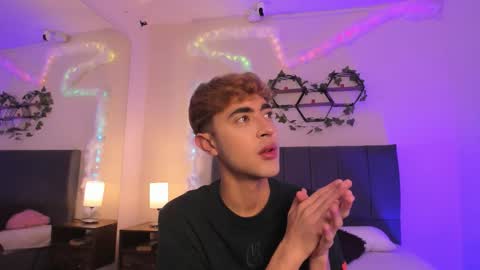 Snapshot of justinbe_ chatting on November 22, 11:53 am Justin online show from November 22, 11:53 am