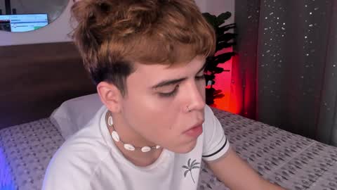 Snapshot of justinbiler chatting on December 17, 4:34 am Justin online show from December 17, 4:34 am