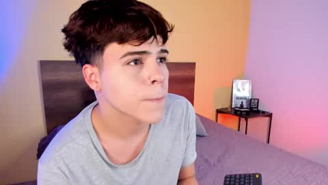 Snapshot of justinbiler chatting on February 13, 4:32 am Justin online show from February 13, 4:32 am